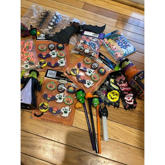 Bundle of Halloween party favors - Picture 5 of 12